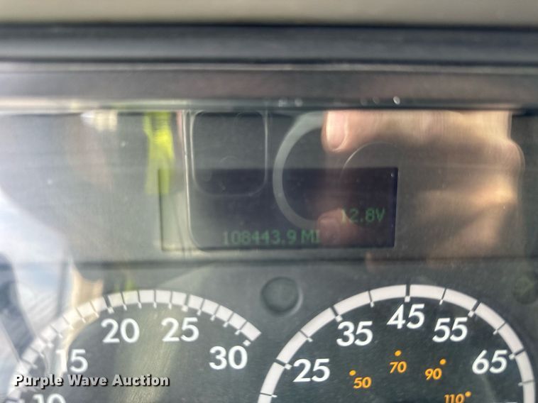 image for item OG9673 2006 Freightliner  Columbia  semi truck