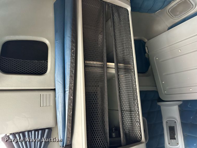 image for item OG9673 2006 Freightliner  Columbia  semi truck