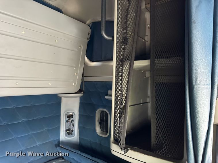 image for item OG9673 2006 Freightliner  Columbia  semi truck