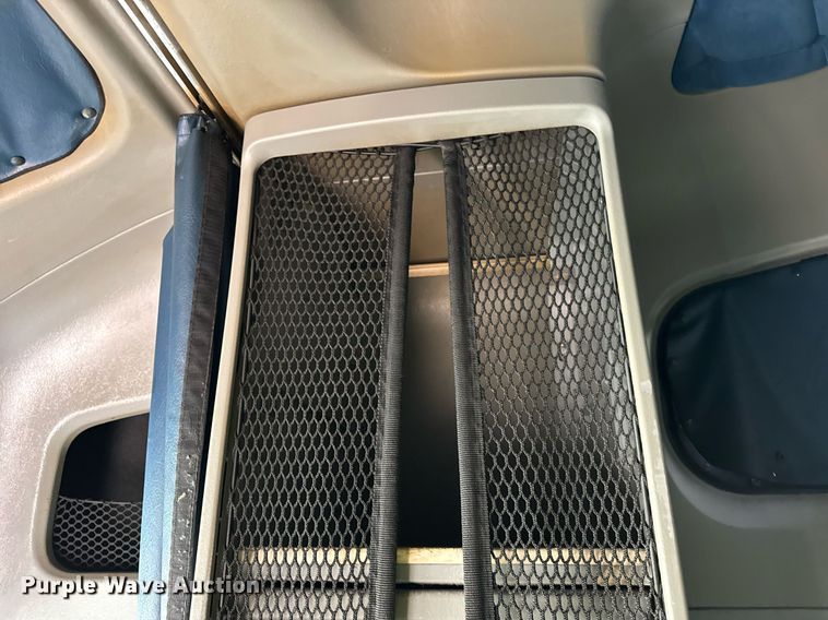 image for item OG9673 2006 Freightliner  Columbia  semi truck