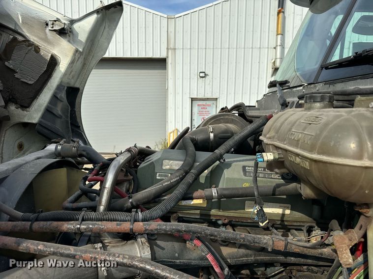 image for item OG9673 2006 Freightliner  Columbia  semi truck