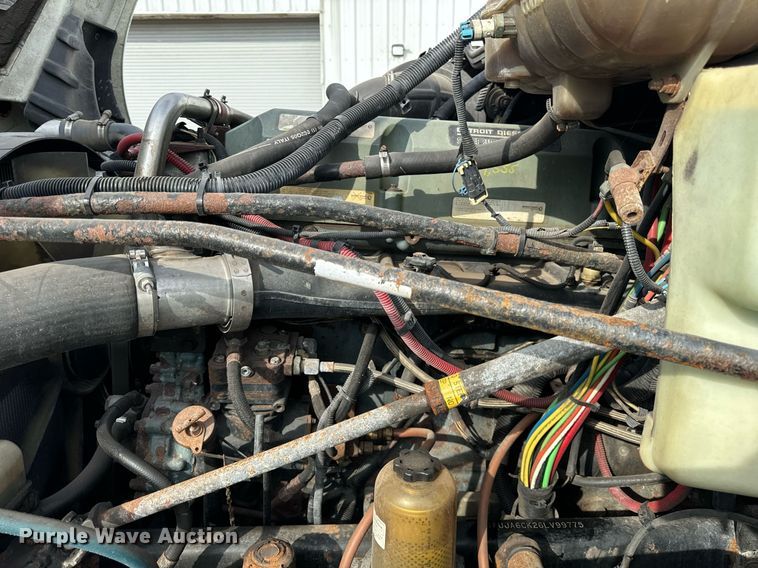 image for item OG9673 2006 Freightliner  Columbia  semi truck