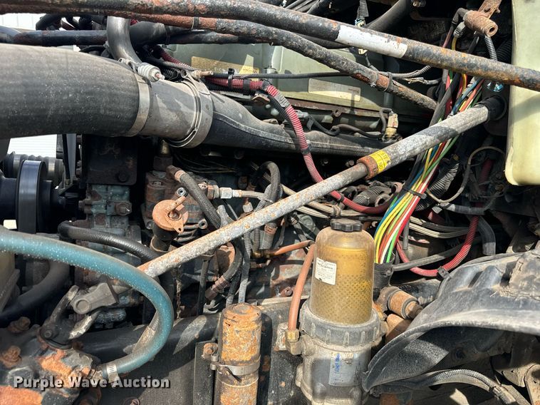 image for item OG9673 2006 Freightliner  Columbia  semi truck