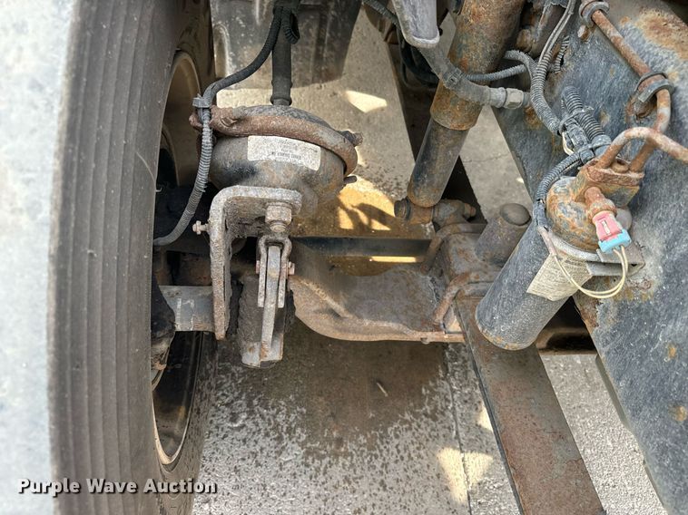 image for item OG9673 2006 Freightliner  Columbia  semi truck