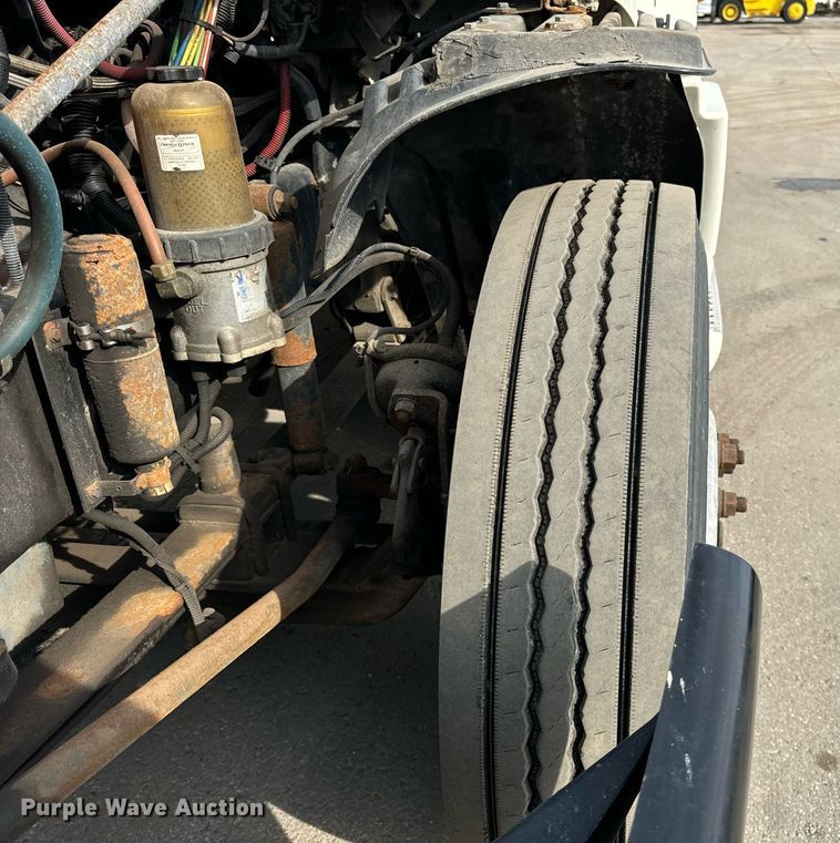 image for item OG9673 2006 Freightliner  Columbia  semi truck