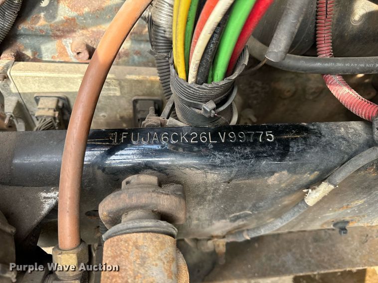 image for item OG9673 2006 Freightliner  Columbia  semi truck