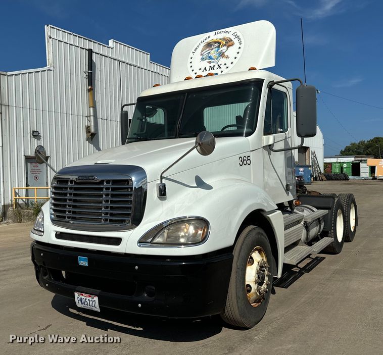 image for item OG9678 2009 Freightliner  Columbia  semi truck