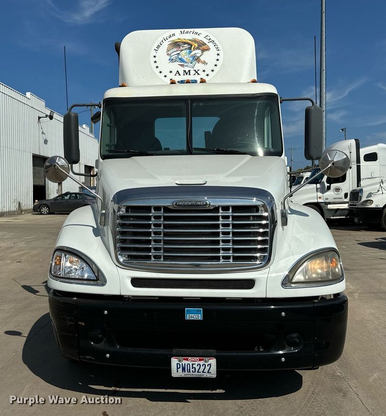 image for item OG9678 2009 Freightliner  Columbia  semi truck