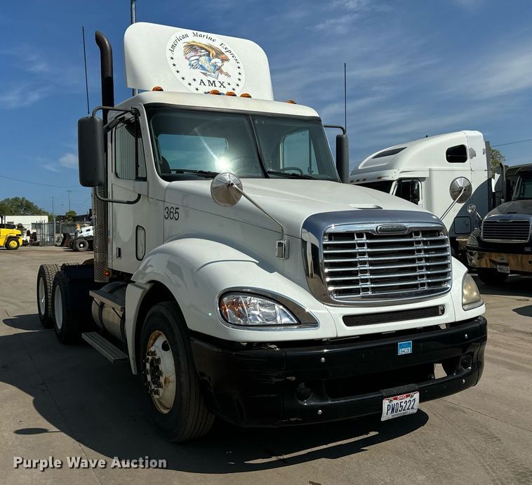 image for item OG9678 2009 Freightliner  Columbia  semi truck