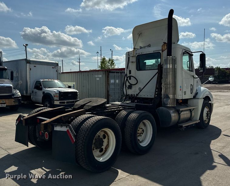 image for item OG9678 2009 Freightliner  Columbia  semi truck