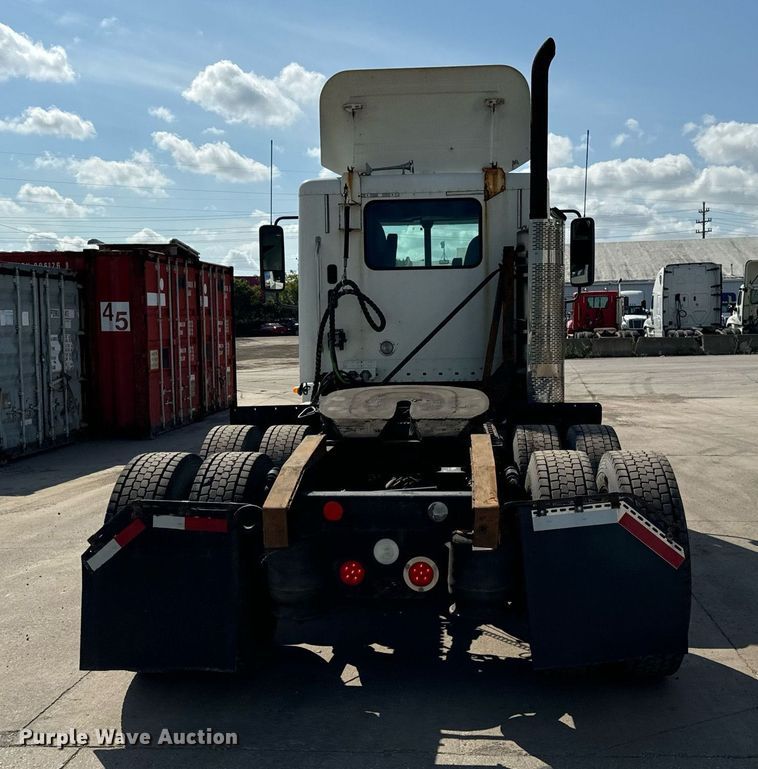 image for item OG9678 2009 Freightliner  Columbia  semi truck