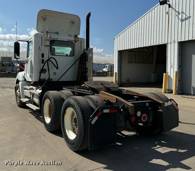 image for item OG9678 2009 Freightliner  Columbia  semi truck