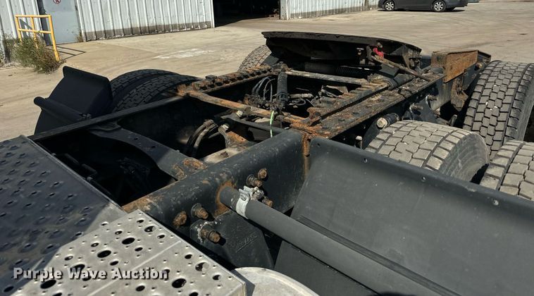 image for item OG9678 2009 Freightliner  Columbia  semi truck