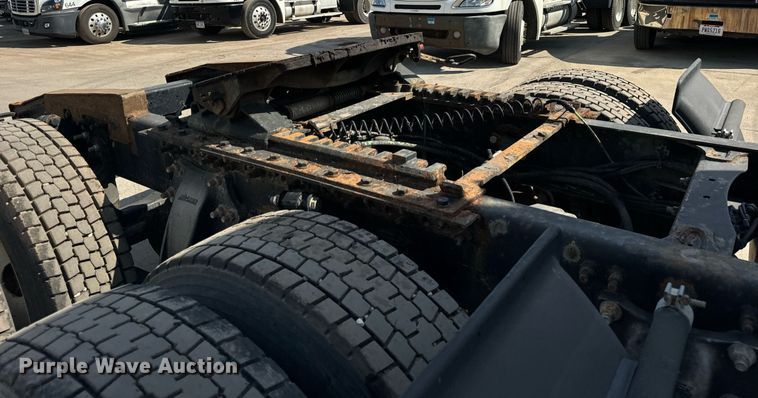 image for item OG9678 2009 Freightliner  Columbia  semi truck