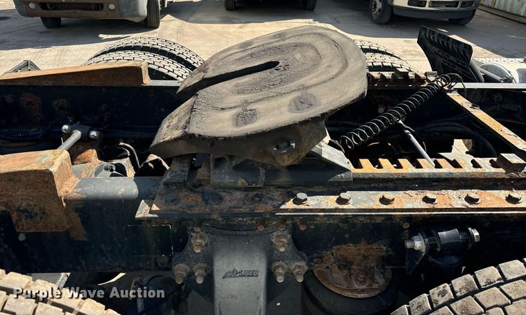 image for item OG9678 2009 Freightliner  Columbia  semi truck