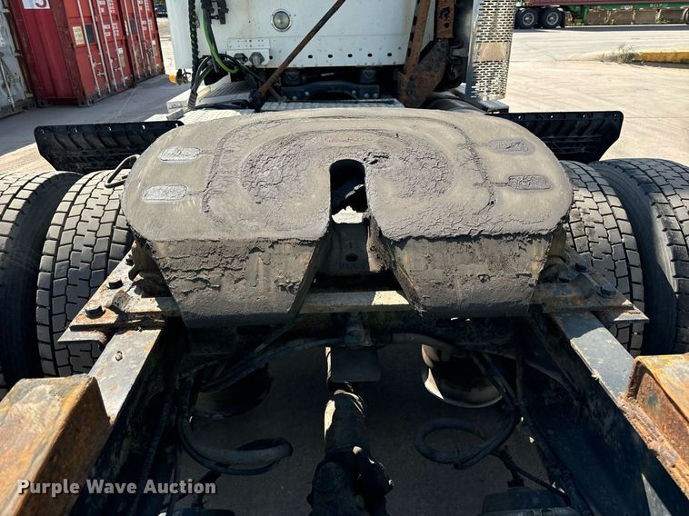 image for item OG9678 2009 Freightliner  Columbia  semi truck