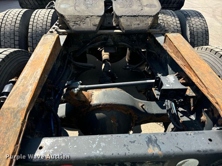 image for item OG9678 2009 Freightliner  Columbia  semi truck