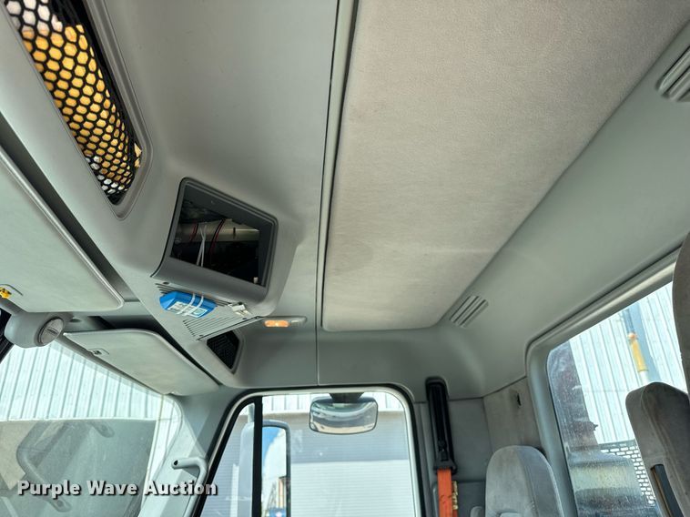 image for item OG9678 2009 Freightliner  Columbia  semi truck