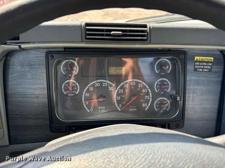 image for item OG9678 2009 Freightliner  Columbia  semi truck