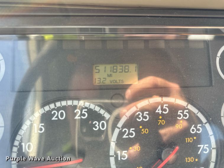 image for item OG9678 2009 Freightliner  Columbia  semi truck