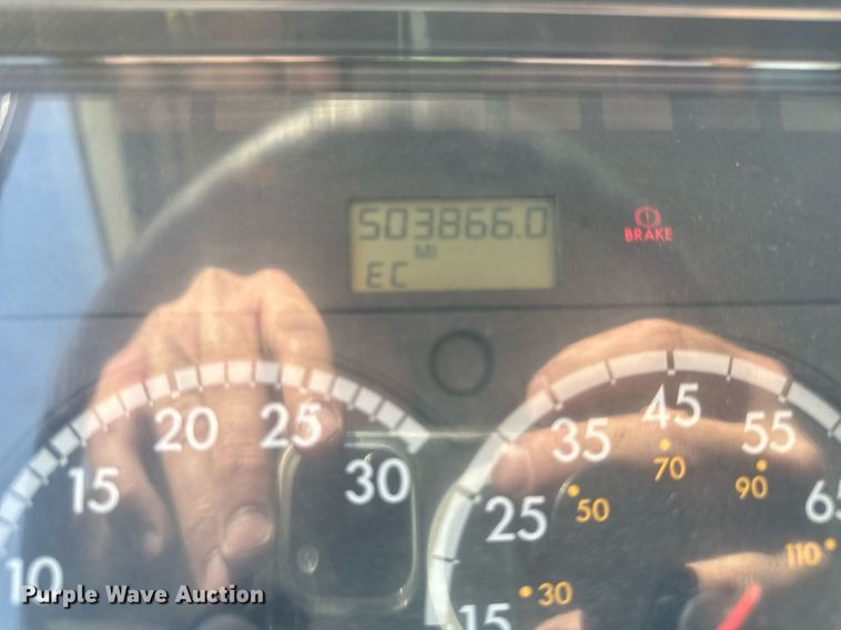 image for item OG9678 2009 Freightliner  Columbia  semi truck