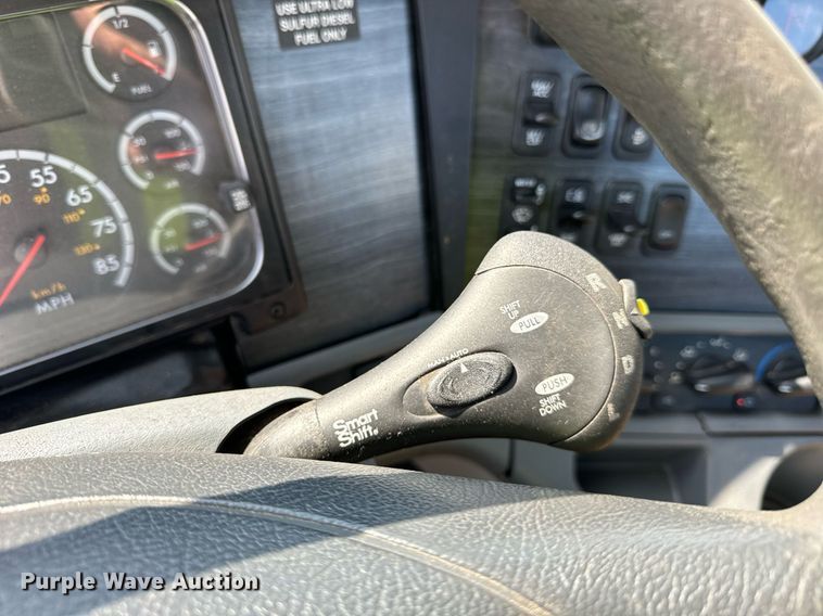 image for item OG9678 2009 Freightliner  Columbia  semi truck