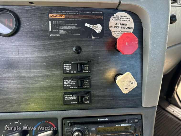 image for item OG9678 2009 Freightliner  Columbia  semi truck