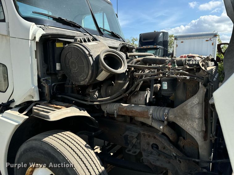 image for item OG9678 2009 Freightliner  Columbia  semi truck