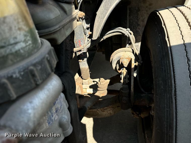 image for item OG9678 2009 Freightliner  Columbia  semi truck