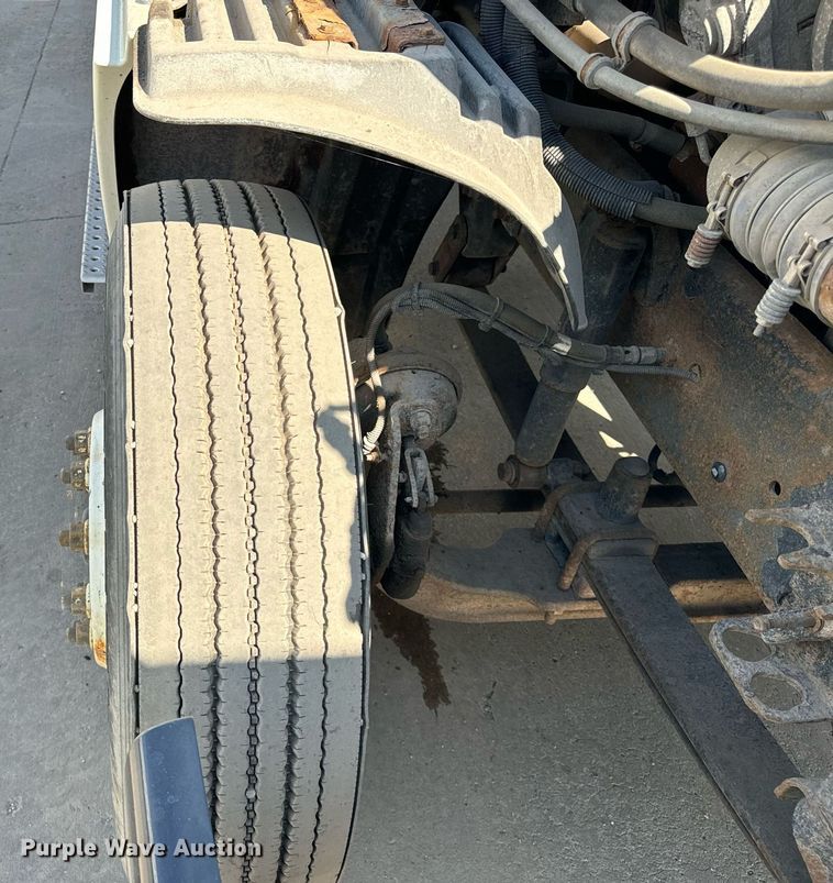 image for item OG9678 2009 Freightliner  Columbia  semi truck