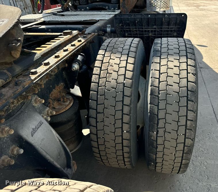 image for item OG9678 2009 Freightliner  Columbia  semi truck