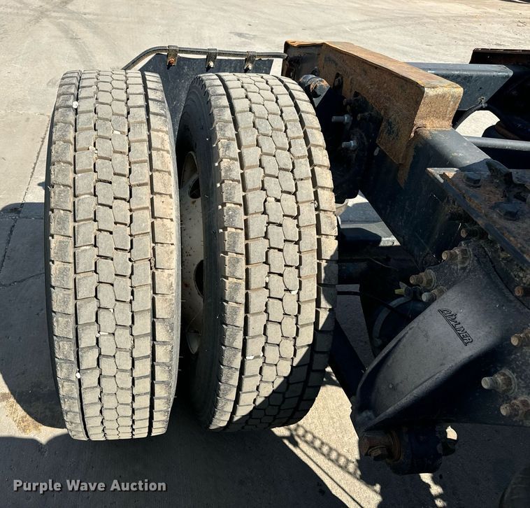 image for item OG9678 2009 Freightliner  Columbia  semi truck