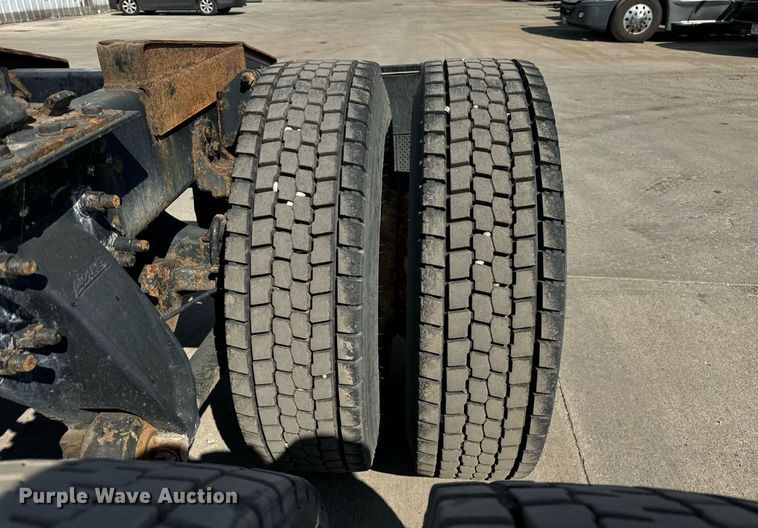 image for item OG9678 2009 Freightliner  Columbia  semi truck