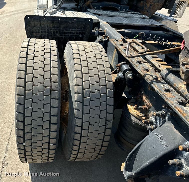 image for item OG9678 2009 Freightliner  Columbia  semi truck