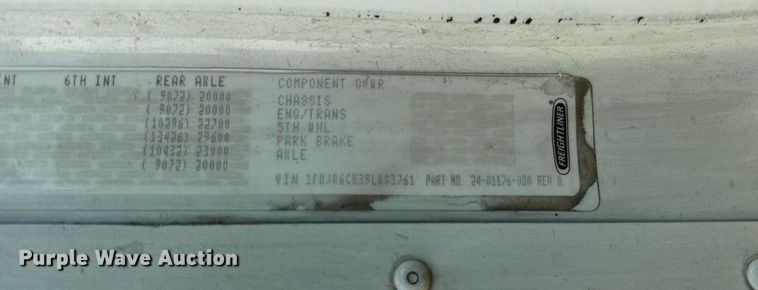 image for item OG9678 2009 Freightliner  Columbia  semi truck