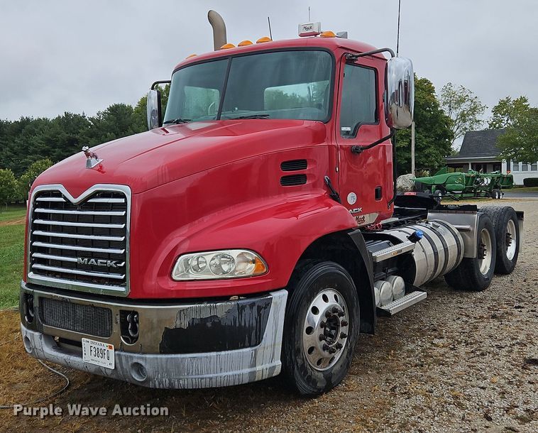 image for item OJ9867 2012 Mack CXU613 semi truck