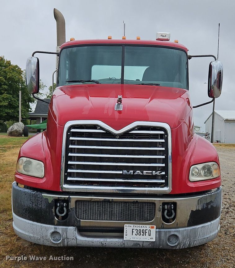 image for item OJ9867 2012 Mack CXU613 semi truck