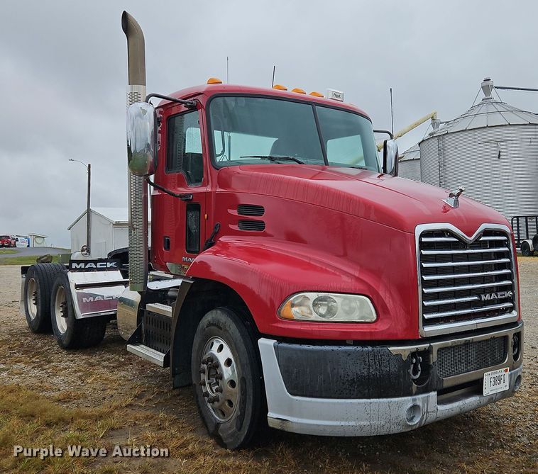 image for item OJ9867 2012 Mack CXU613 semi truck