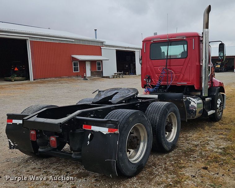 image for item OJ9867 2012 Mack CXU613 semi truck