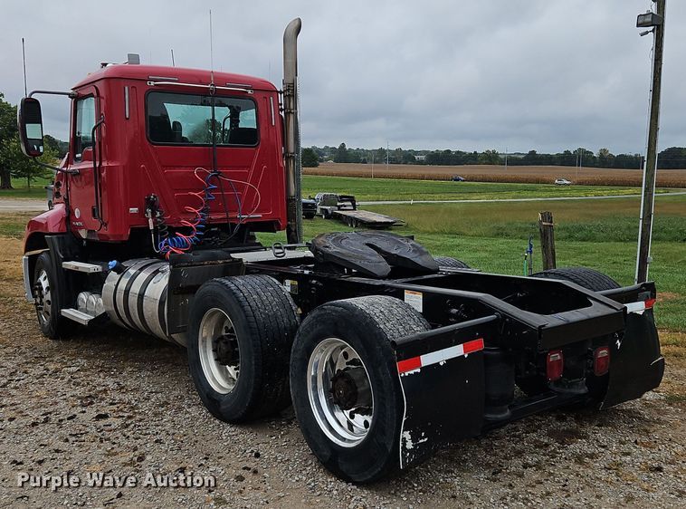 image for item OJ9867 2012 Mack CXU613 semi truck