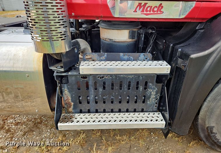 image for item OJ9867 2012 Mack CXU613 semi truck