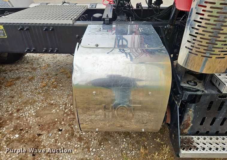 image for item OJ9867 2012 Mack CXU613 semi truck