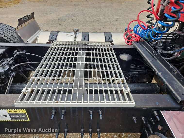 image for item OJ9867 2012 Mack CXU613 semi truck