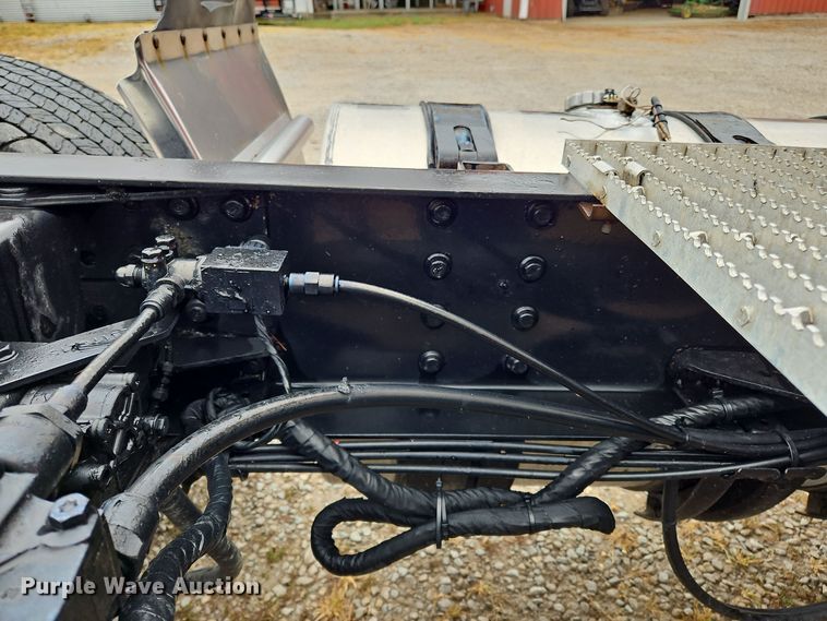 image for item OJ9867 2012 Mack CXU613 semi truck