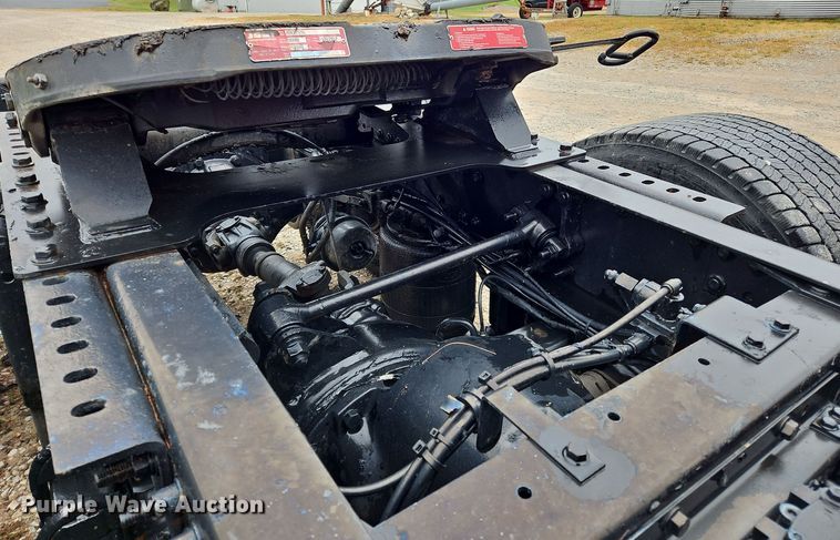 image for item OJ9867 2012 Mack CXU613 semi truck