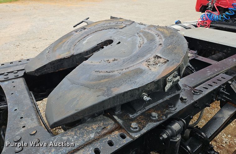 image for item OJ9867 2012 Mack CXU613 semi truck