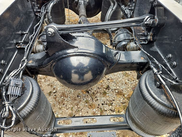 image for item OJ9867 2012 Mack CXU613 semi truck