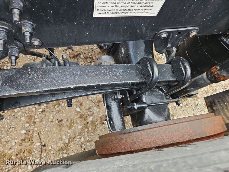 image for item OJ9867 2012 Mack CXU613 semi truck