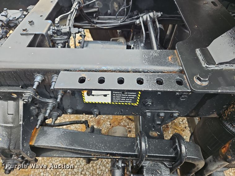 image for item OJ9867 2012 Mack CXU613 semi truck