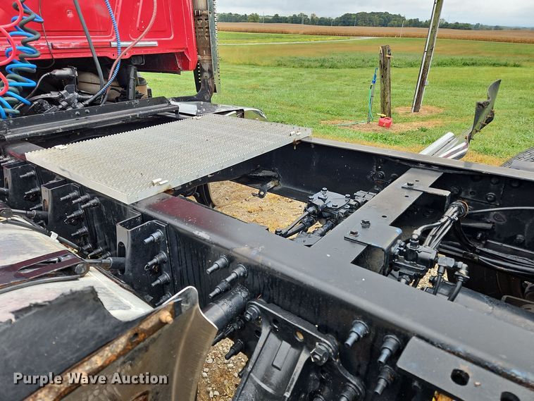 image for item OJ9867 2012 Mack CXU613 semi truck